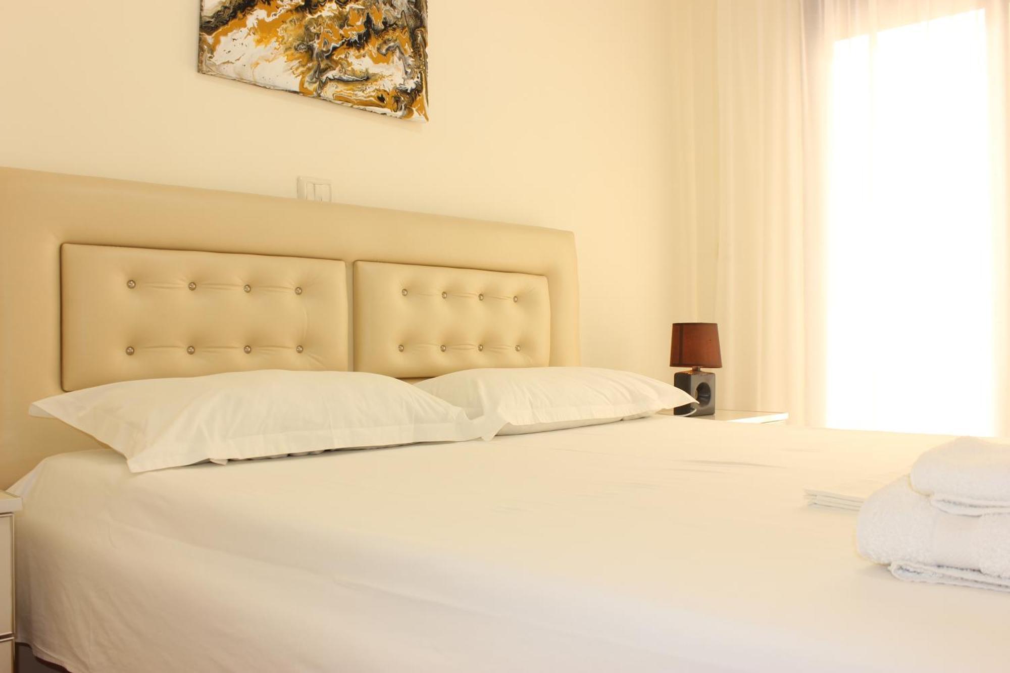 Megrooms Sarandë Esterno foto