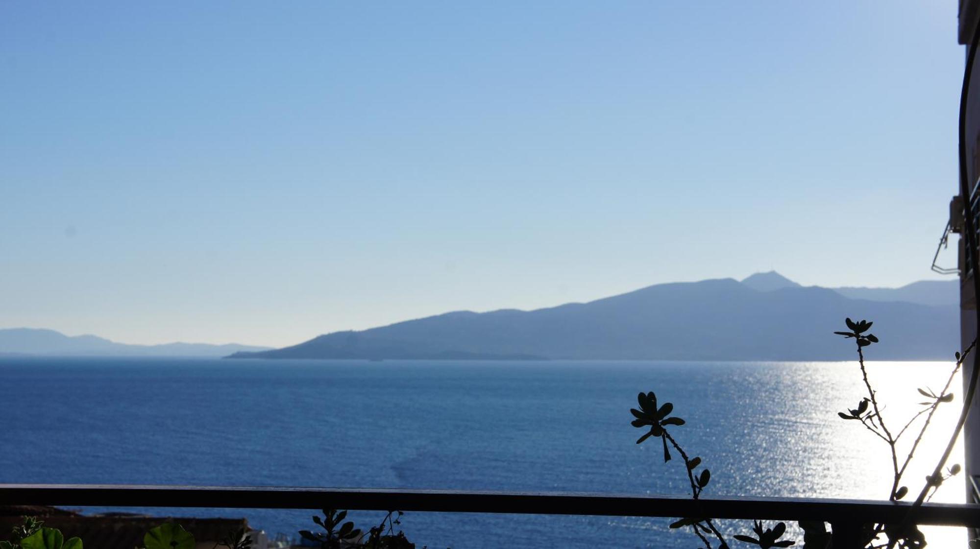 Megrooms Sarandë Esterno foto