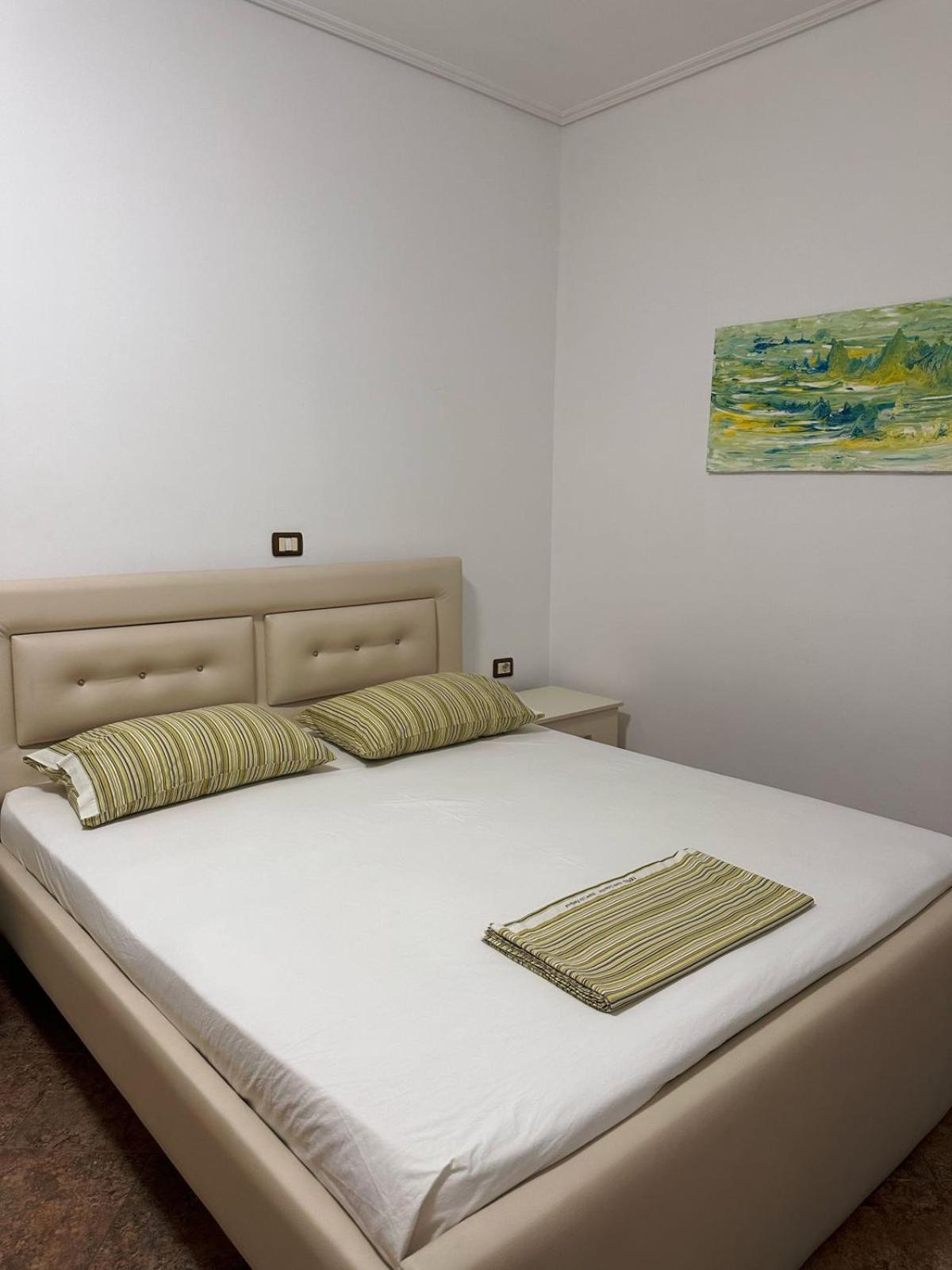 Megrooms Sarandë Esterno foto